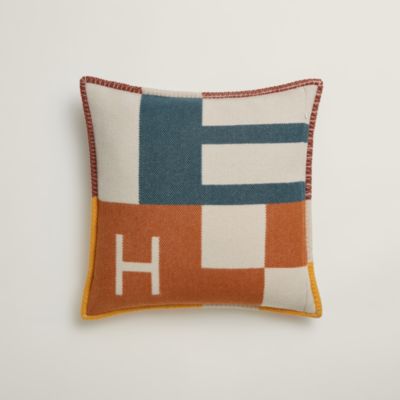 ホームテキスタイル：プレード、クッション、カシミヤ | Hermès